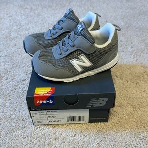 New Balance Hook and Loop Toddler Size 6 Worn once